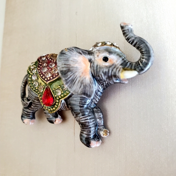 VTG Enamel Elephant Brooch w/ Tusk Trunk Up Embellished & Detailed Silver Tone - Picture 4 of 5